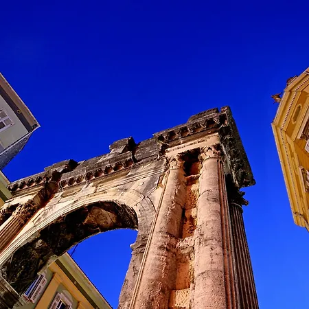 Point 3* Pula